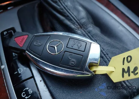 2010 Mercedes-Benz C 300 Luxury 4Matic/Sport 4Matic z USA, uszkodzony, nr VIN WDDGF8BB2AR131105